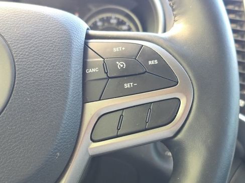 Used 2020 Jeep Cherokee Limited image 17