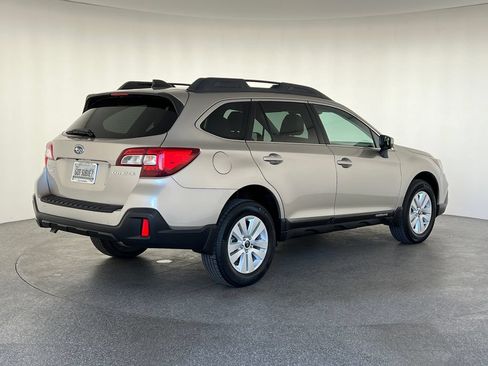 Used 2019 Subaru Outback 2.5i Premium AWD/4WD image 3