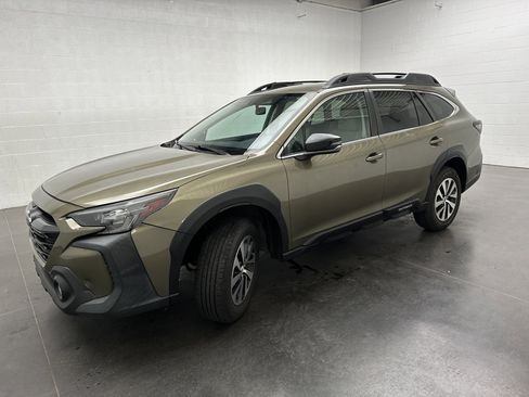 Used 2024 Subaru Outback Premium AWD/4WD image 4