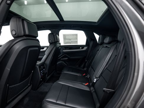 Certified 2026 Porsche Cayenne image 23