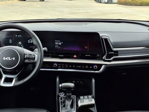 Used 2024 Kia Sportage EX image 19