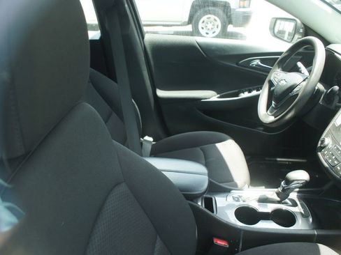 Used 2023 Chevrolet Malibu LT FWD image 3