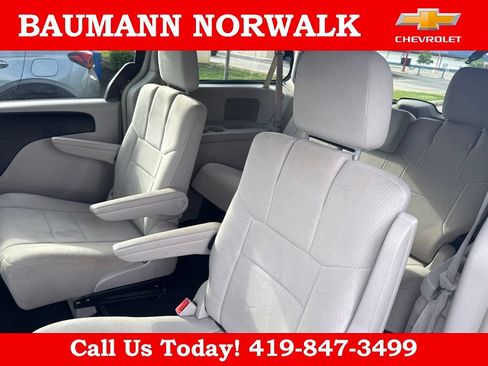 Used 2011 Dodge Grand Caravan Crew w/ Entertainment Group 1 FWD image 22