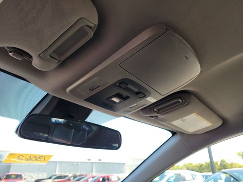 Used 2024 Toyota Camry SE image 30