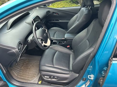 Used 2017 Toyota Prius Prime Advanced image 6
