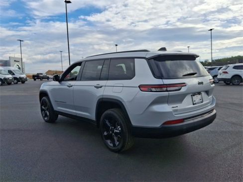 New 2025 Jeep Grand Cherokee L Altitude image 8