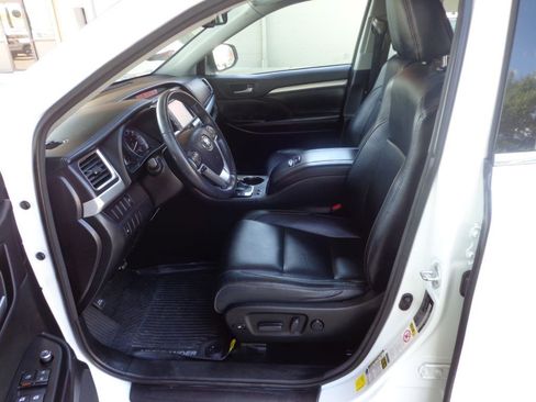 Used 2016 Toyota Highlander XLE AWD/4WD image 13