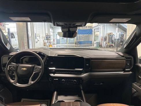 Used 2025 Chevrolet Silverado 3500 High Country w/ High Country Premium Package image 17