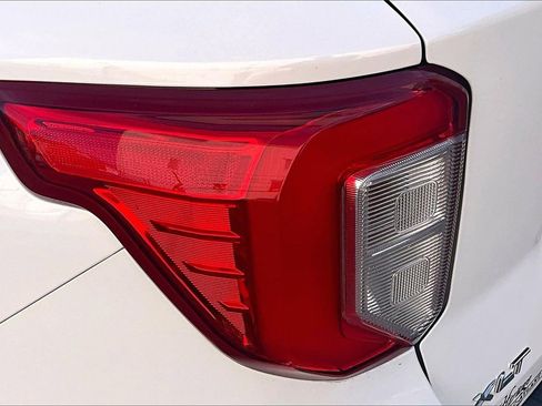 Used 2022 Ford Explorer XLT w/ Equipment Group 202A image 23