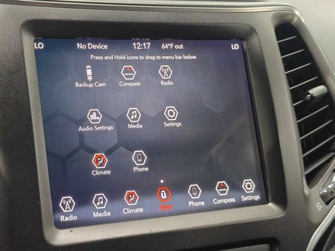 Used 2019 Jeep Cherokee Trailhawk AWD/4WD image 33