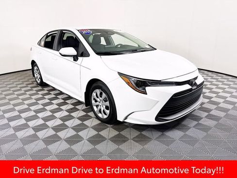 Used 2025 Toyota Corolla LE image 1