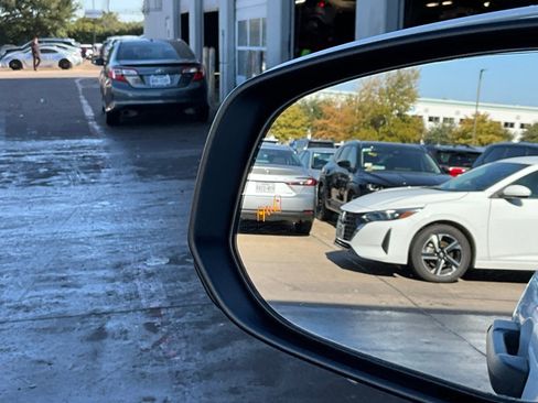 Used 2025 Toyota Tacoma TRD Off-Road image 18