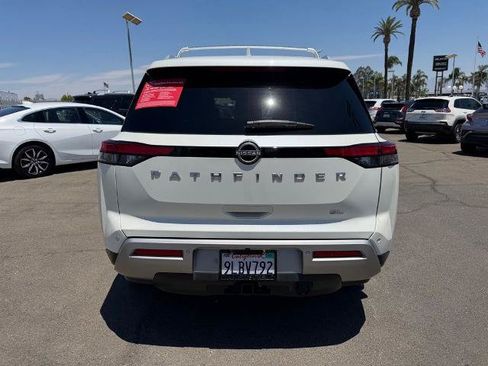 Certified 2024 Nissan Pathfinder SL w/ SL Premium Package FWD image 5