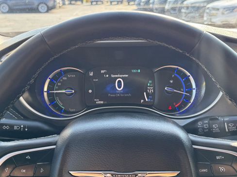 Used 2022 Chrysler Pacifica Touring-L image 26