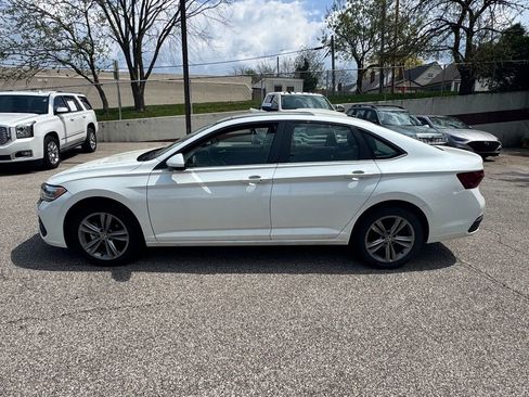Used 2023 Volkswagen Jetta SE w/ Panoramic Sunroof Package FWD image 2