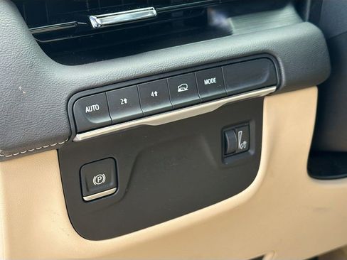 Certified 2024 Cadillac Escalade Premium Luxury AWD/4WD image 9