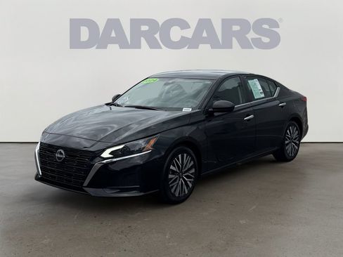 Used 2024 Nissan Altima 2.5 SV FWD image 3