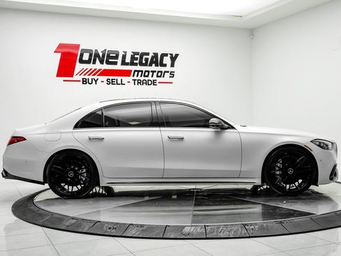 Used 2024 Mercedes-Benz S 63 AMG S w/ Carbon Fiber Exterior Package image 9