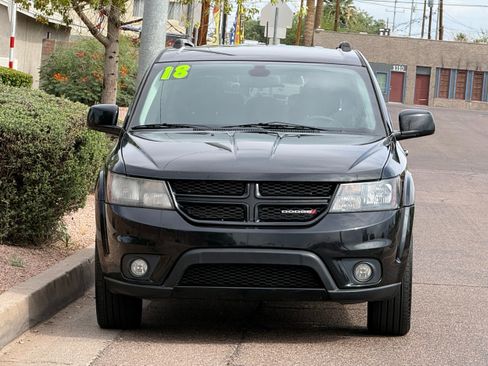 Used 2018 Dodge Journey SXT w/ Blacktop Package image 2