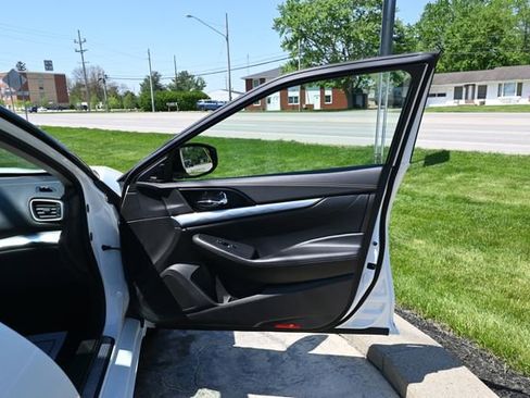 Used 2023 Nissan Maxima SL FWD image 18