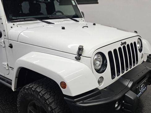 Used 2017 Jeep Wrangler Unlimited Sahara AWD/4WD image 22