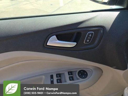 Used 2018 Ford Escape SE w/ Ford Safe & Smart Package AWD/4WD image 19