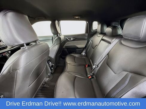 Used 2025 Jeep Compass Latitude image 9