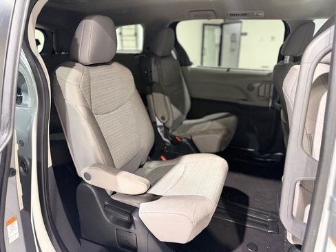 Used 2023 Toyota Sienna LE FWD image 13