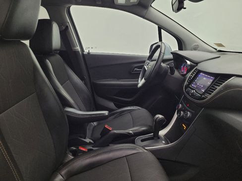 Used 2020 Chevrolet Trax LT w/ LT Convenience Package FWD image 21