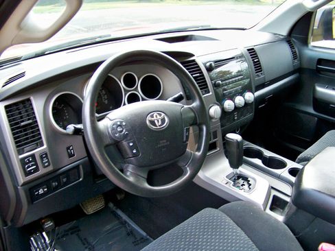 Used 2010 Toyota Tundra 4x4 Double Cab image 29