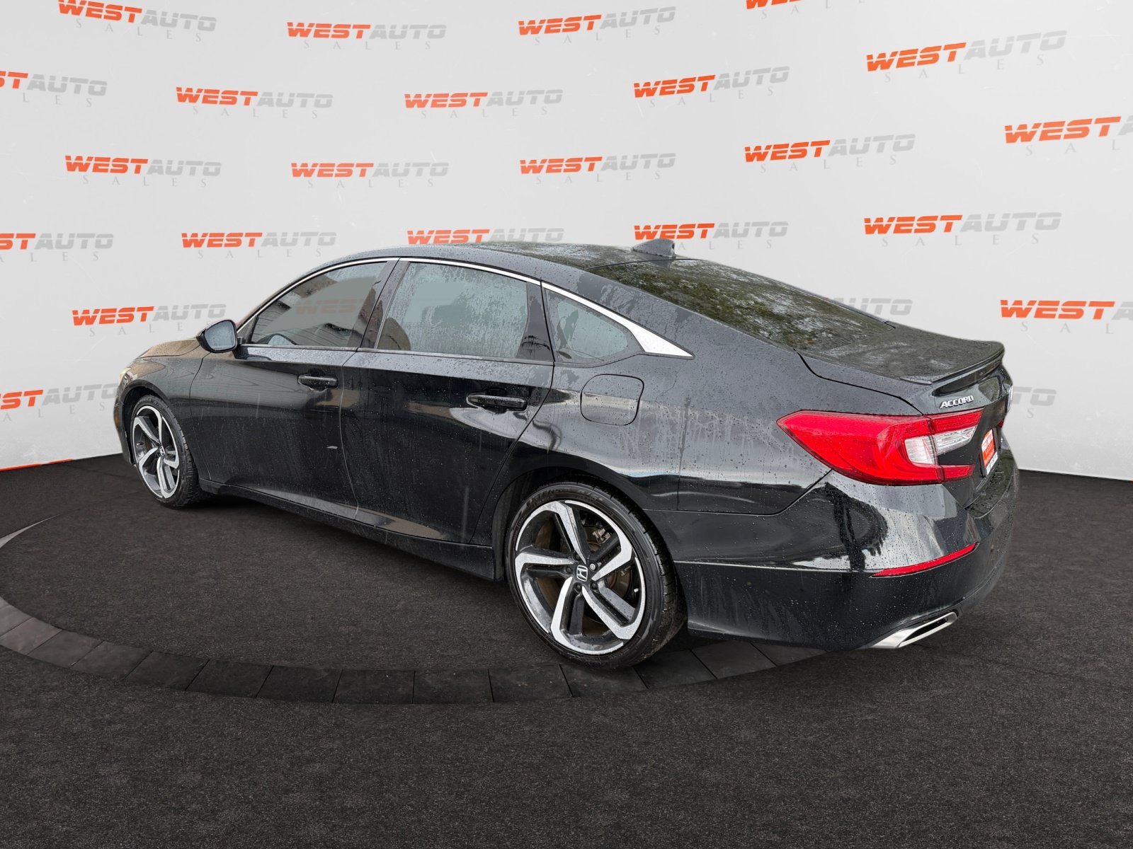 Used 2018 Honda Accord Sport image 3