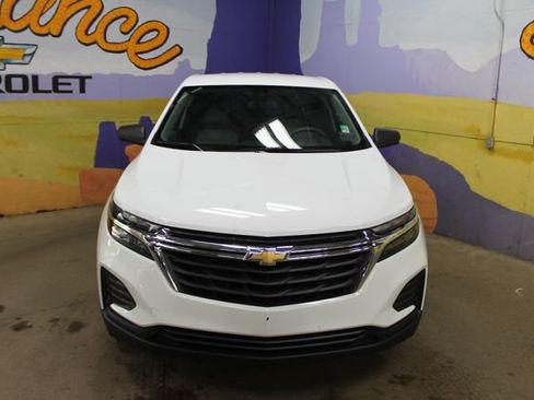 Used 2023 Chevrolet Equinox LS w/ LS Convenience Package AWD/4WD image 3