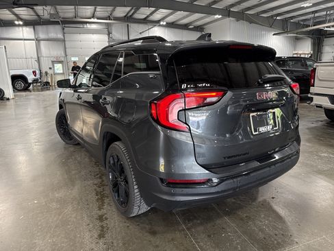 Used 2019 GMC Terrain SLT w/ Preferred Package AWD/4WD image 4