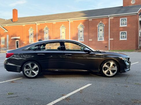 Used 2018 Honda Accord Touring image 7