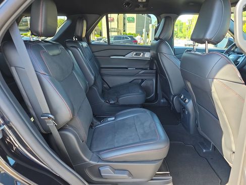 Used 2025 Ford Explorer ST RWD image 14