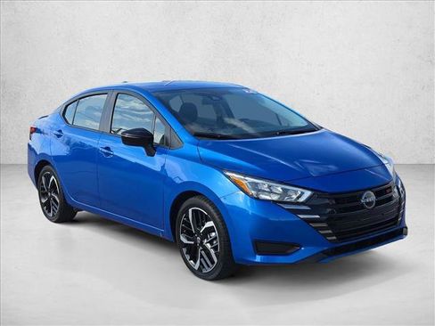 Used 2024 Nissan Versa SR image 3