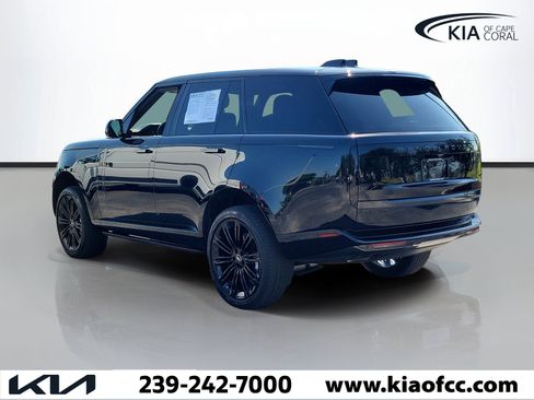 Used 2025 Land Rover Range Rover SE AWD/4WD image 4