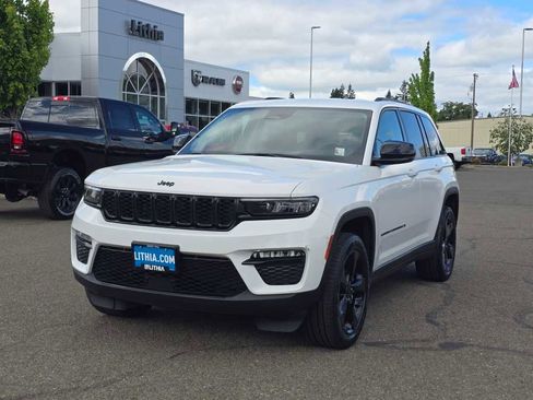 Used 2023 Jeep Grand Cherokee Limited w/ Black Appearance Package AWD/4WD image 1
