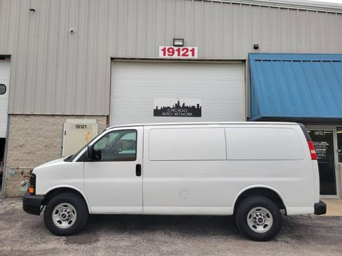 Used 2009 GMC Savana 3500 RWD image 3