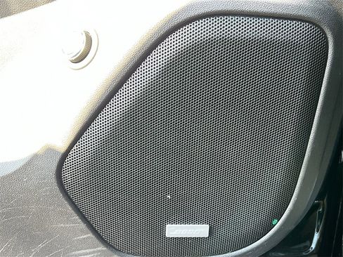 Used 2021 GMC Acadia Denali w/ Denali Technology Package image 18