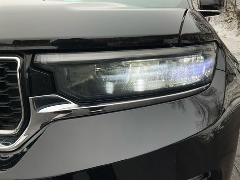 Used 2024 Jeep Grand Cherokee Limited image 37