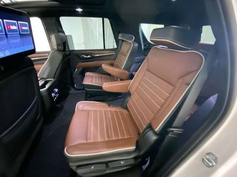 Used 2023 GMC Yukon Denali Ultimate AWD/4WD image 11