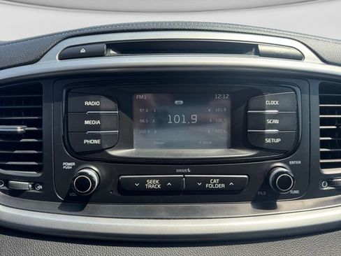 Used 2017 Kia Sorento FWD image 14
