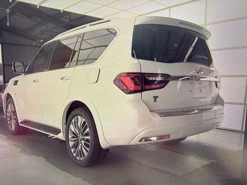 Used 2018 INFINITI QX80 4WD w/ Deluxe Technology Package image 4