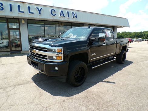 Used 2019 Chevrolet Silverado 2500 High Country w/ Duramax Plus Package AWD/4WD image 3