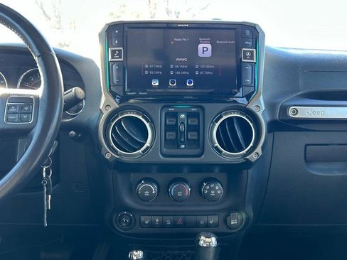 Used 2016 Jeep Wrangler Unlimited Sahara w/ Connectivity Group AWD/4WD image 28