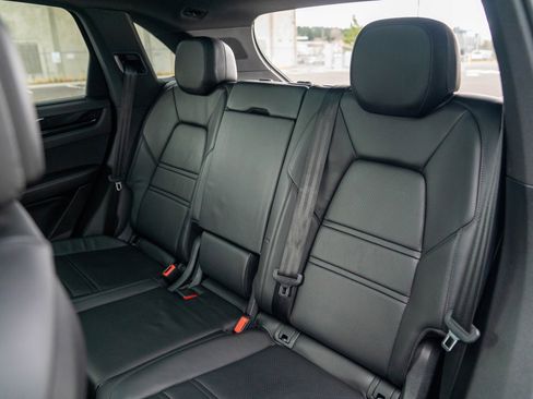 Certified 2020 Porsche Cayenne image 24