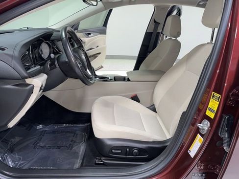 Used 2020 Buick Regal Preferred image 12