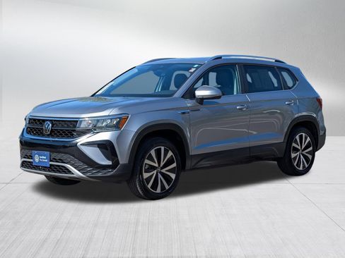 Certified 2023 Volkswagen Taos SE w/ Panoramic Sunroof Package AWD/4WD image 3