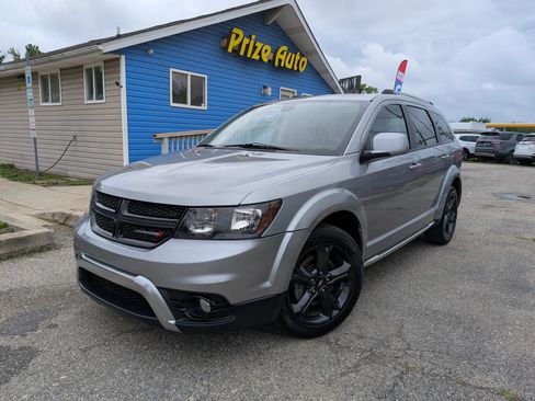 Used 2020 Dodge Journey Crossroad FWD image 2